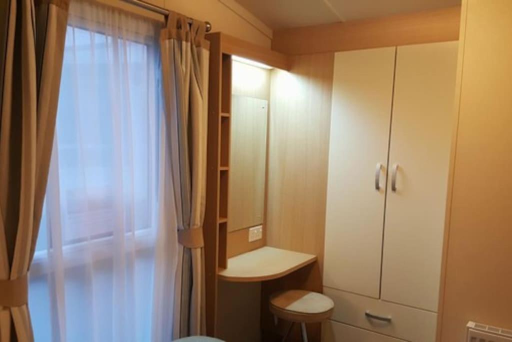 Cozy And Relaxing With Stunning Sea Views Appartement Lytchett Minster Buitenkant foto