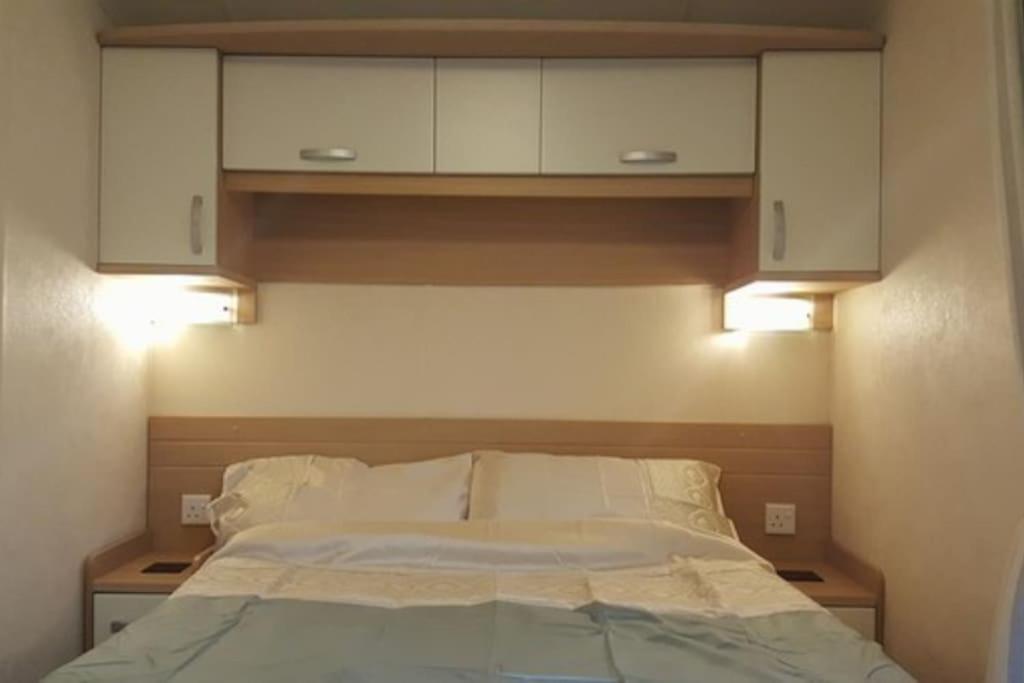 Cozy And Relaxing With Stunning Sea Views Appartement Lytchett Minster Buitenkant foto