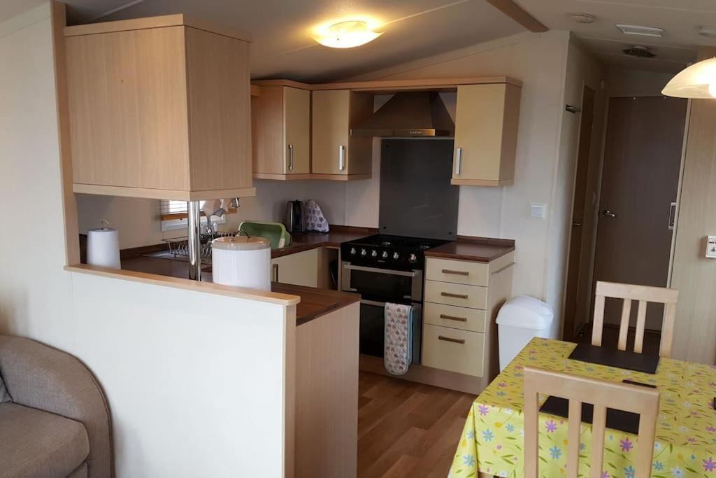 Cozy And Relaxing With Stunning Sea Views Appartement Lytchett Minster Buitenkant foto
